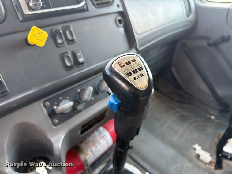 image for item YA4105 2011 Freightliner Business Class M2 grapple truck