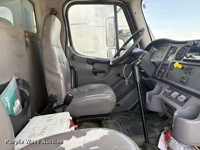 image for item YA4105 2011 Freightliner Business Class M2 grapple truck