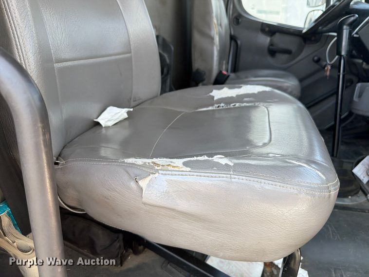 image for item YA4105 2011 Freightliner Business Class M2 grapple truck