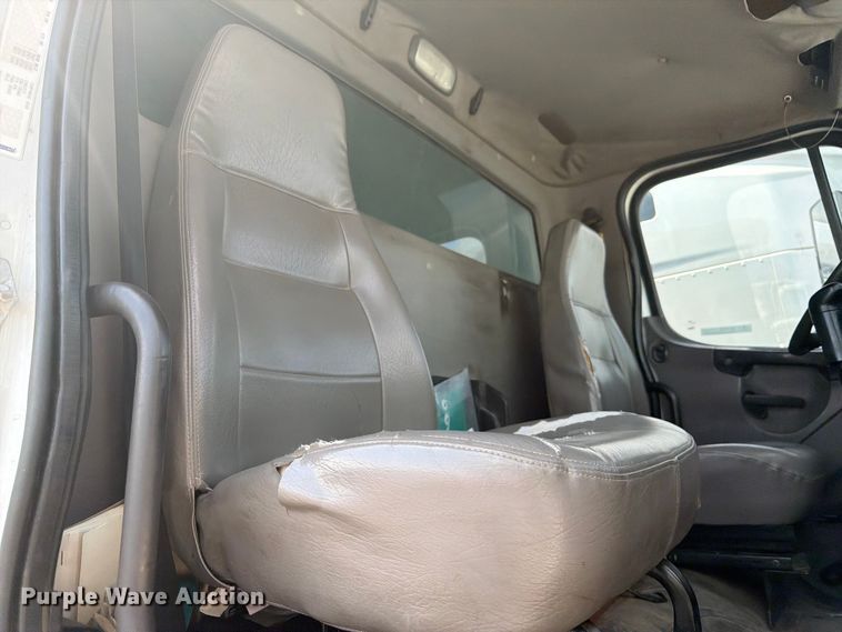 image for item YA4105 2011 Freightliner Business Class M2 grapple truck