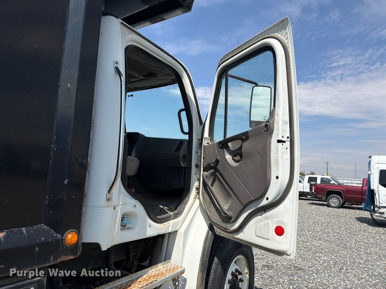 image for item YA4105 2011 Freightliner Business Class M2 grapple truck