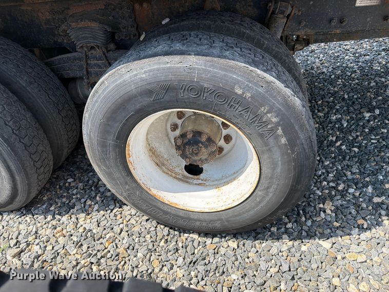 image for item YA4105 2011 Freightliner Business Class M2 grapple truck