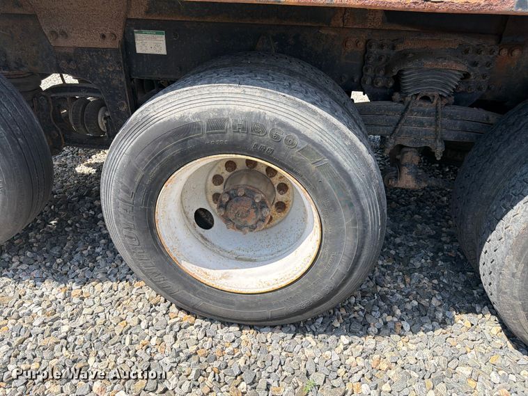 image for item YA4105 2011 Freightliner Business Class M2 grapple truck