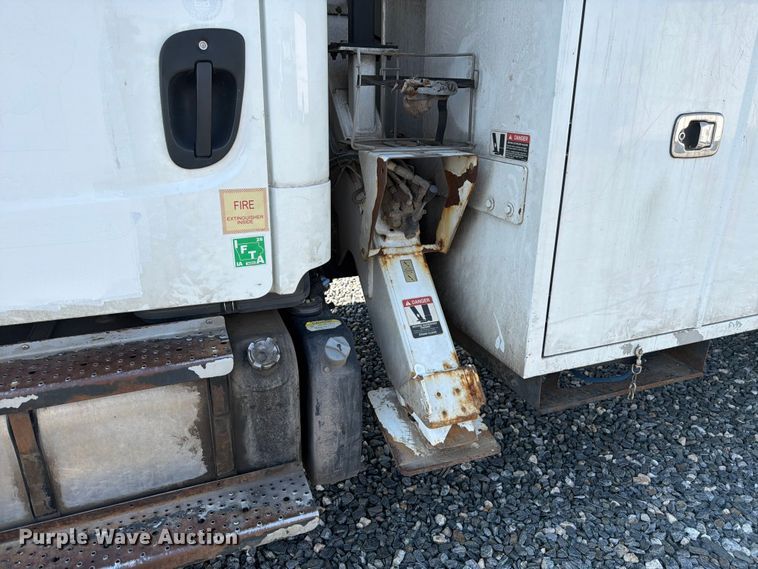 image for item YA4106 2014 Freightliner Business Class M2 forestry bucket truck
