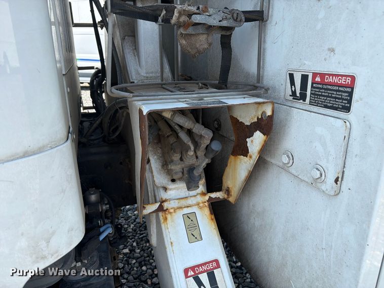 image for item YA4106 2014 Freightliner Business Class M2 forestry bucket truck