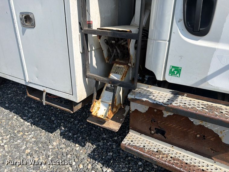 image for item YA4106 2014 Freightliner Business Class M2 forestry bucket truck