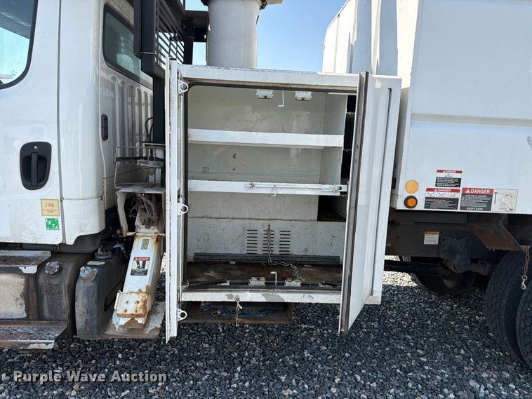 image for item YA4106 2014 Freightliner Business Class M2 forestry bucket truck