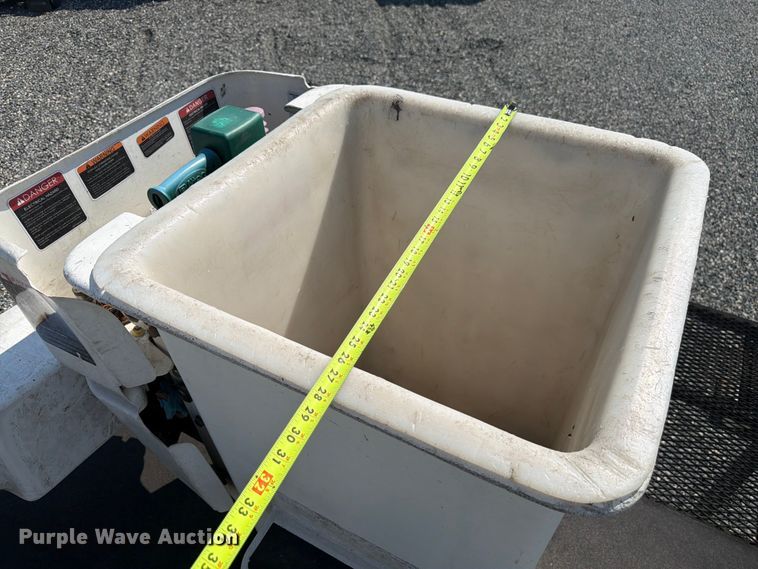 image for item YA4106 2014 Freightliner Business Class M2 forestry bucket truck