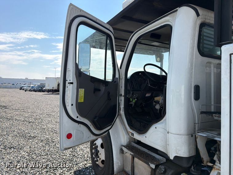 image for item YA4106 2014 Freightliner Business Class M2 forestry bucket truck