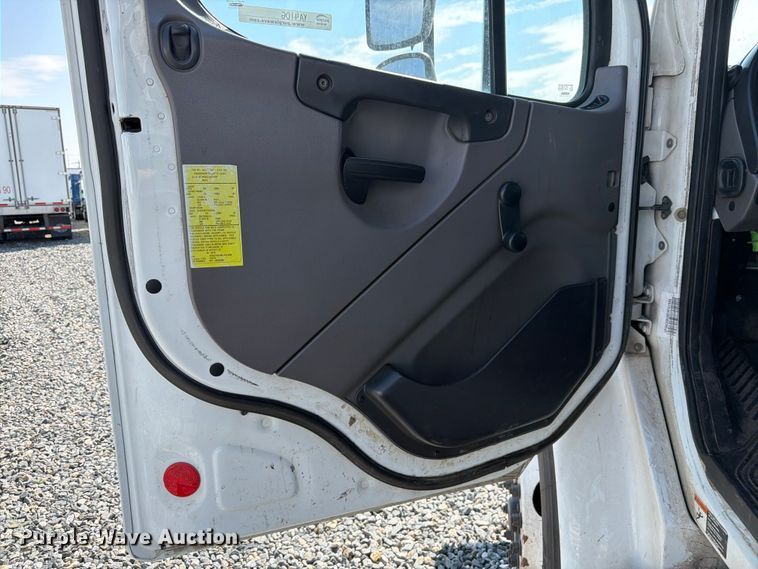 image for item YA4106 2014 Freightliner Business Class M2 forestry bucket truck