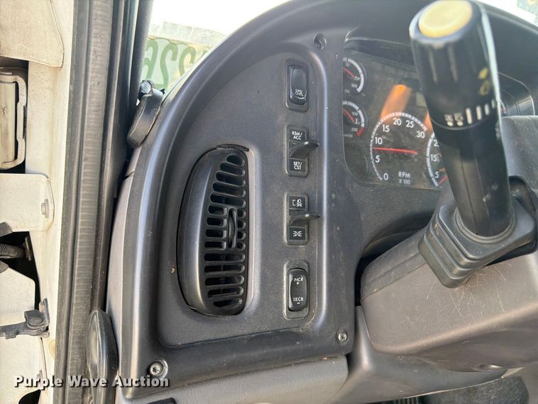 image for item YA4106 2014 Freightliner Business Class M2 forestry bucket truck