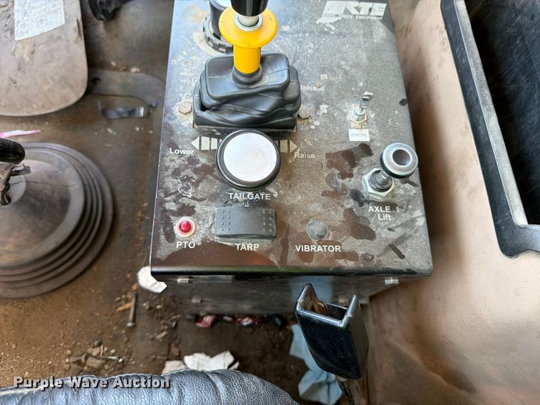 image for item YA4130 2004 Mack Granite CV713 dump truck