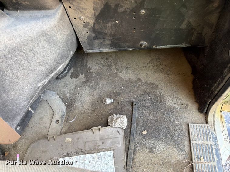 image for item YA4130 2004 Mack Granite CV713 dump truck