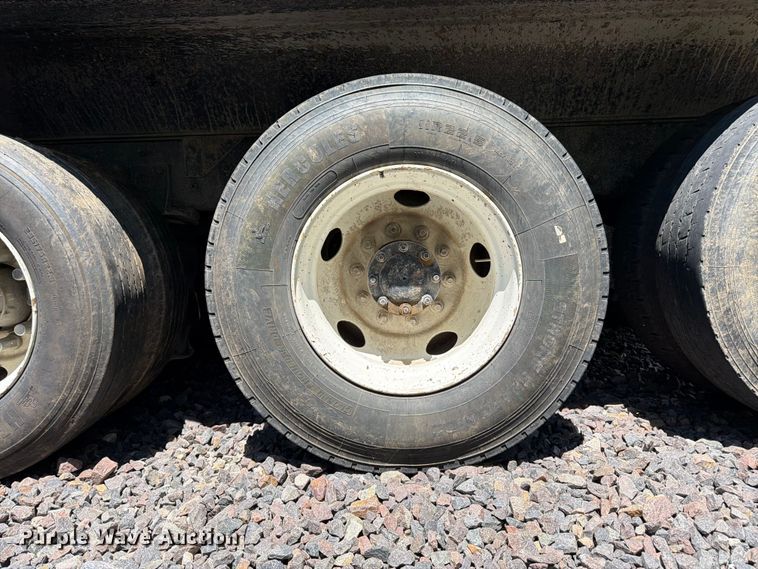 image for item YA4130 2004 Mack Granite CV713 dump truck