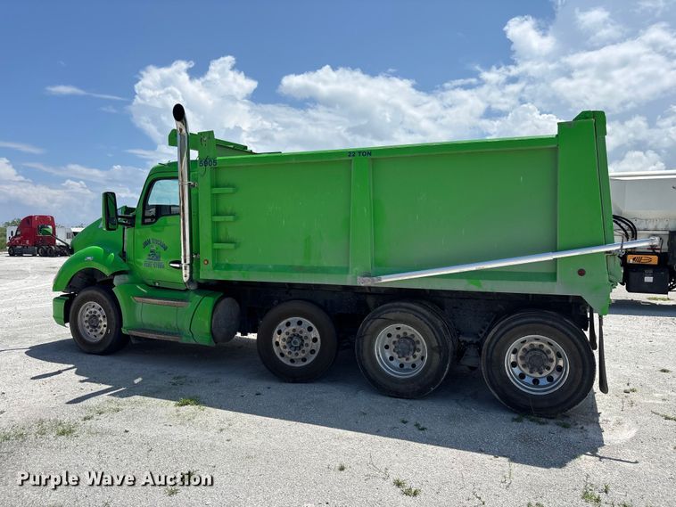 image for item YA4267 2016 Kenworth T680 dump truck