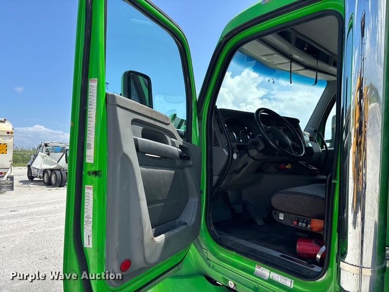 image for item YA4267 2016 Kenworth T680 dump truck