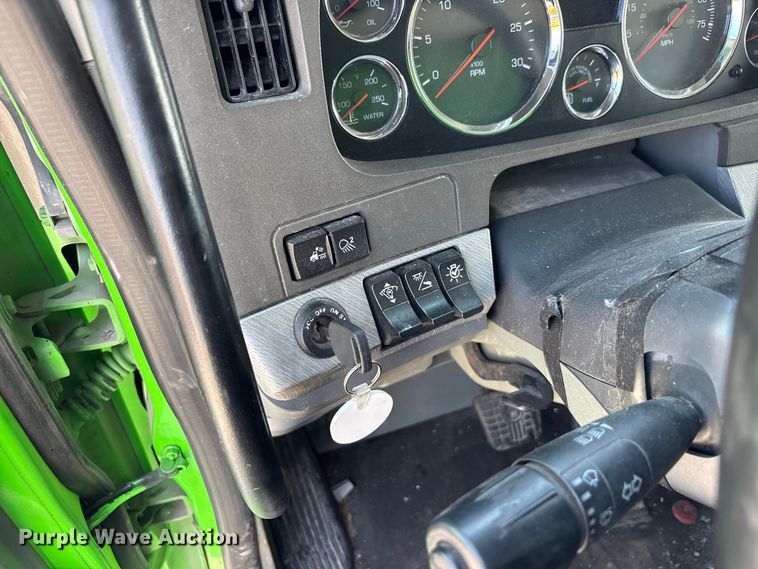 image for item YA4267 2016 Kenworth T680 dump truck