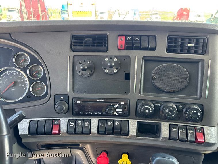 image for item YA4267 2016 Kenworth T680 dump truck
