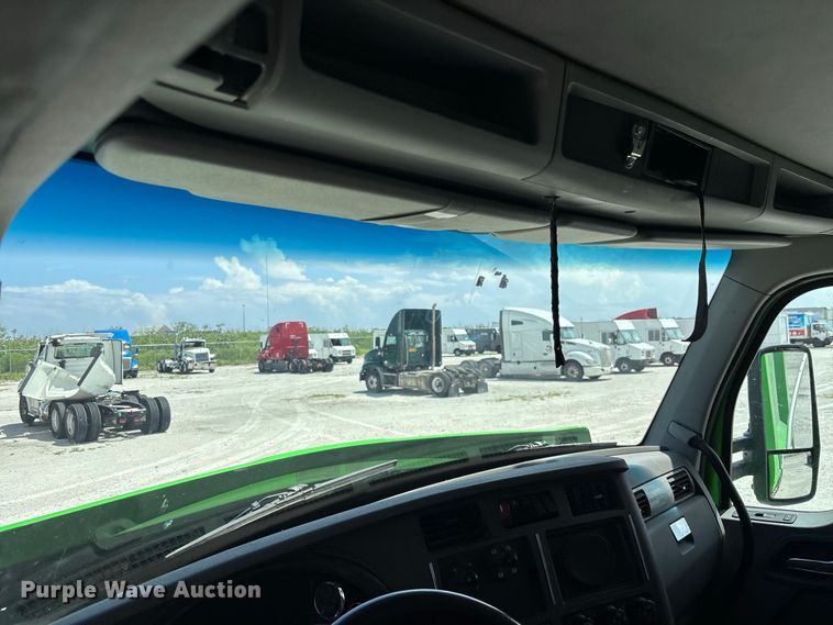 image for item YA4267 2016 Kenworth T680 dump truck