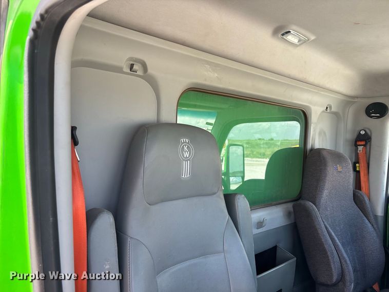 image for item YA4267 2016 Kenworth T680 dump truck