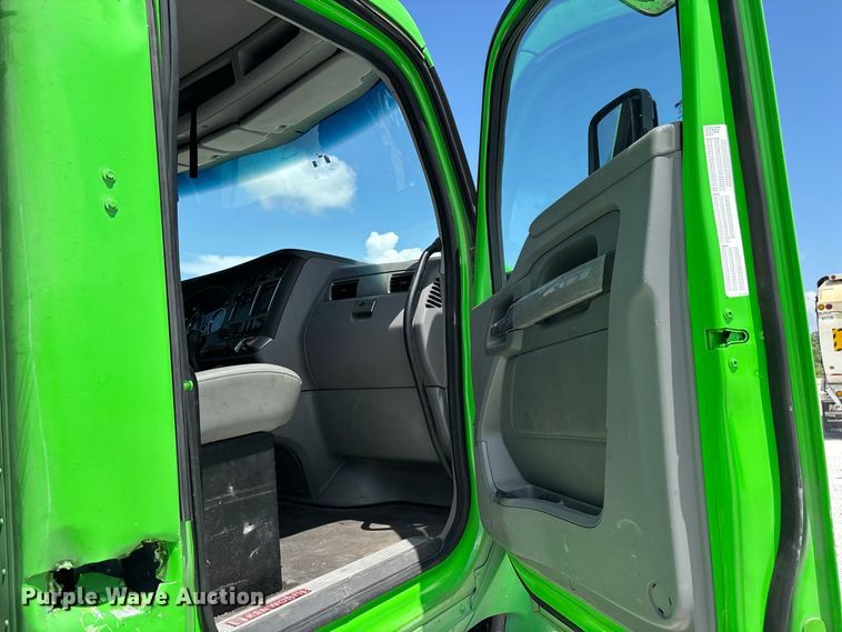image for item YA4267 2016 Kenworth T680 dump truck