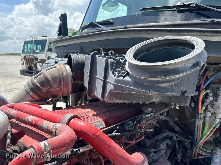 image for item YA4267 2016 Kenworth T680 dump truck