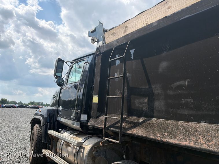 image for item YA4352 2014 Western Star 4700 dump truck