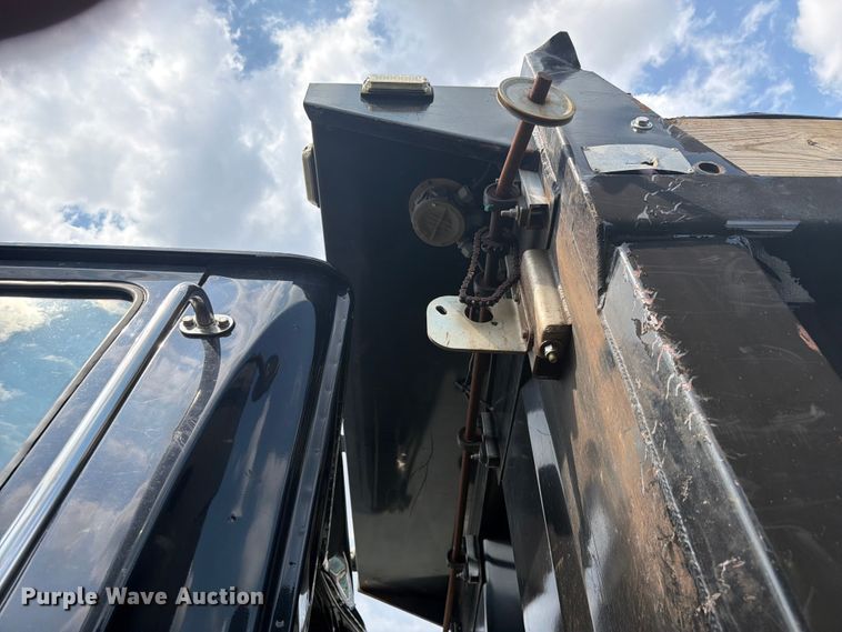 image for item YA4352 2014 Western Star 4700 dump truck