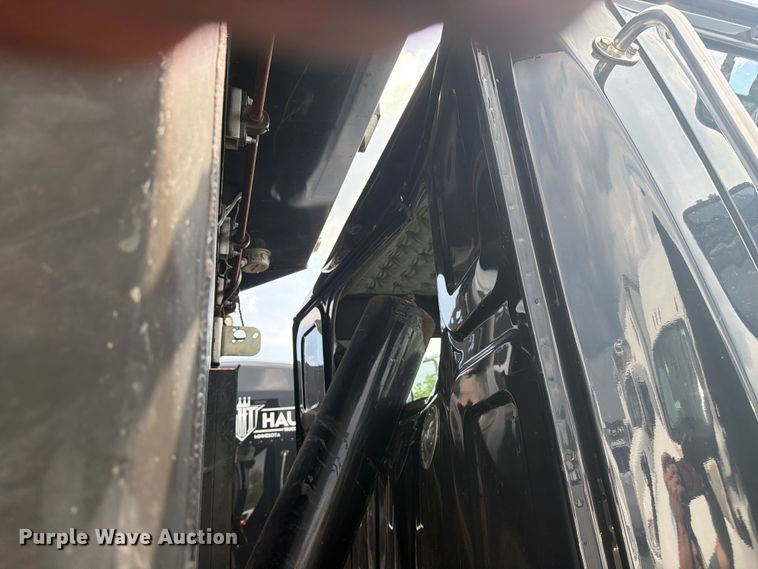 image for item YA4352 2014 Western Star 4700 dump truck