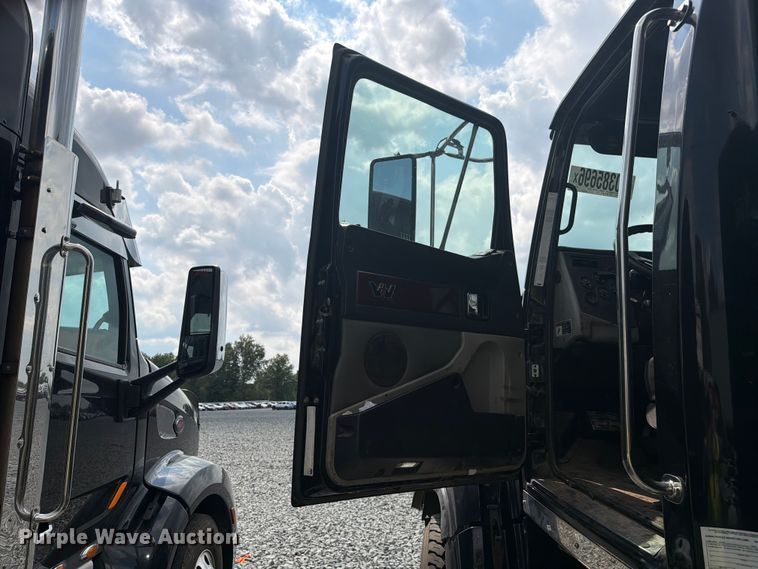 image for item YA4352 2014 Western Star 4700 dump truck