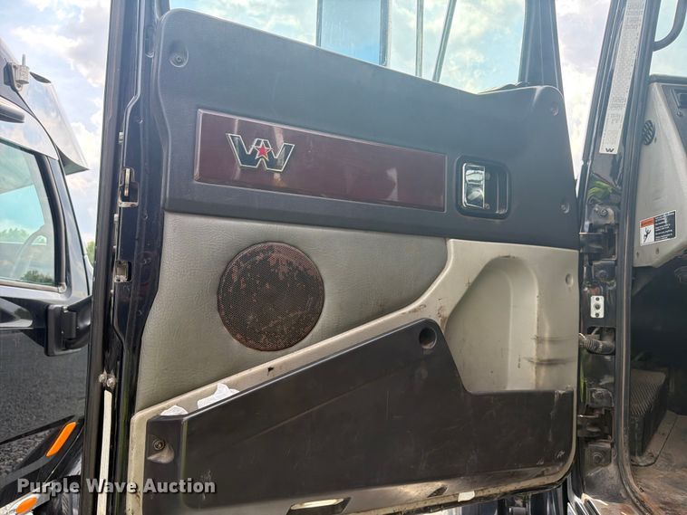 image for item YA4352 2014 Western Star 4700 dump truck