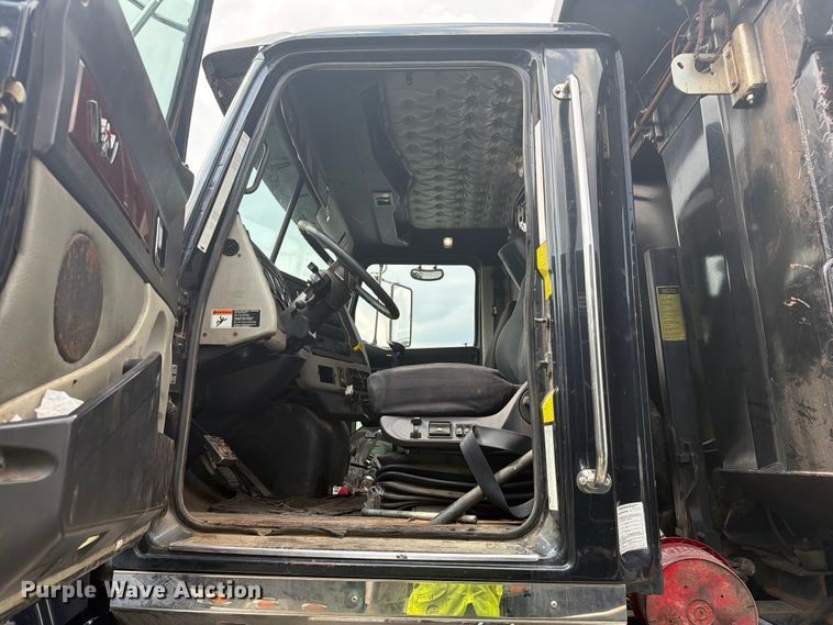 image for item YA4352 2014 Western Star 4700 dump truck