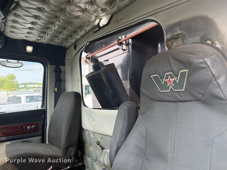 image for item YA4352 2014 Western Star 4700 dump truck