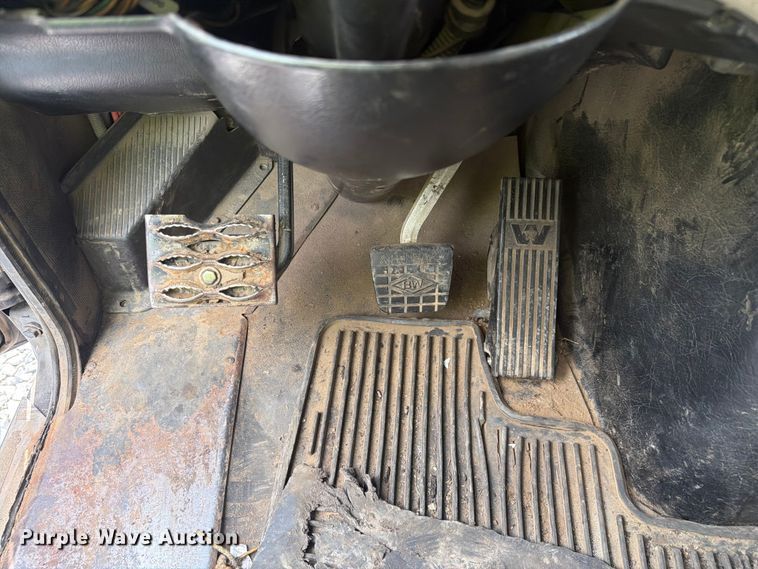 image for item YA4352 2014 Western Star 4700 dump truck