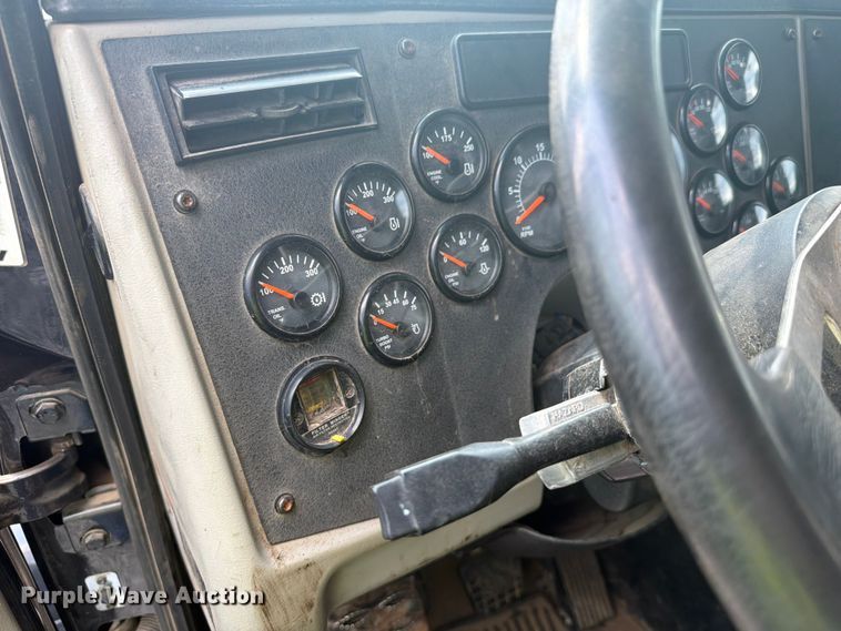 image for item YA4352 2014 Western Star 4700 dump truck