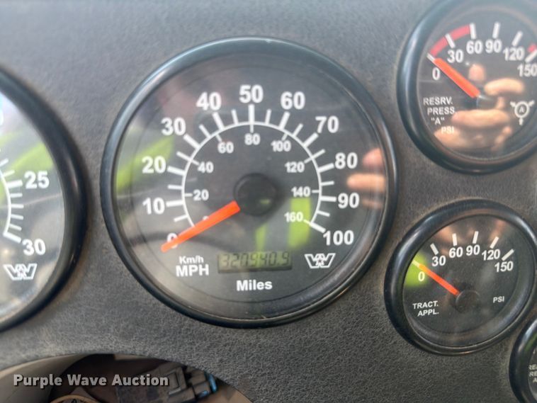 image for item YA4352 2014 Western Star 4700 dump truck