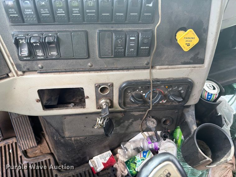 image for item YA4352 2014 Western Star 4700 dump truck