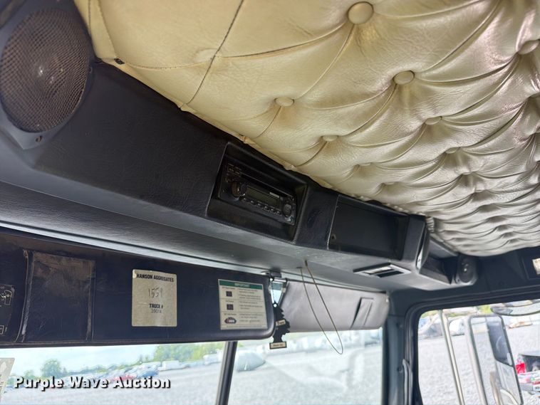 image for item YA4352 2014 Western Star 4700 dump truck