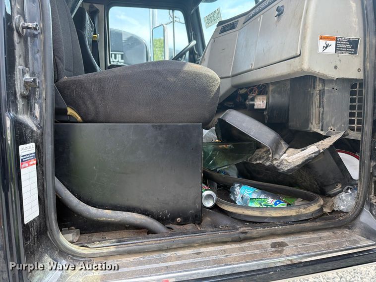 image for item YA4352 2014 Western Star 4700 dump truck