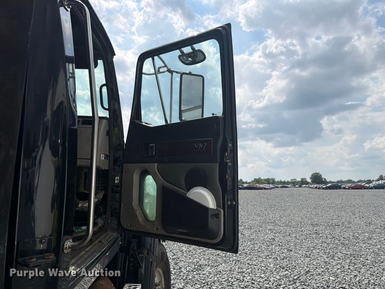 image for item YA4352 2014 Western Star 4700 dump truck