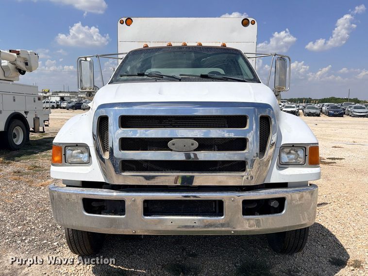 image for item YA4395 2009 Ford F750 Super Duty Ext. Cab chipper truck