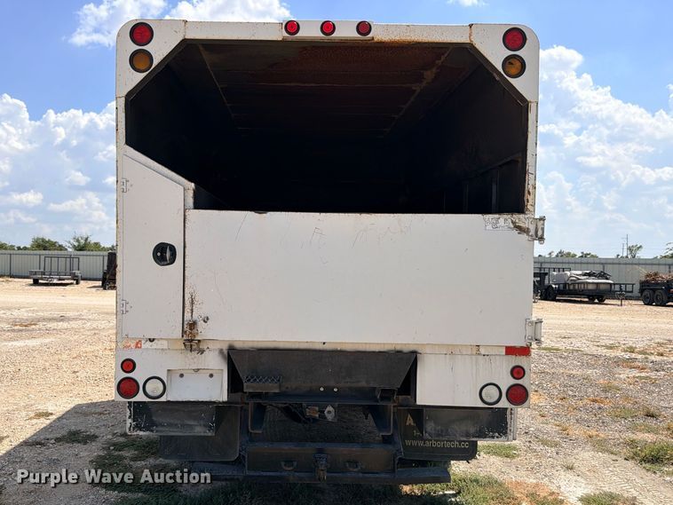 image for item YA4395 2009 Ford F750 Super Duty Ext. Cab chipper truck