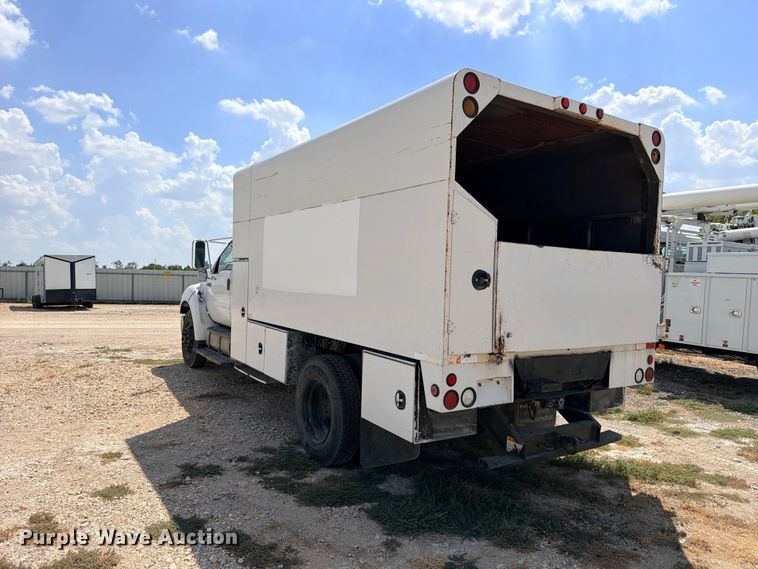 image for item YA4395 2009 Ford F750 Super Duty Ext. Cab chipper truck