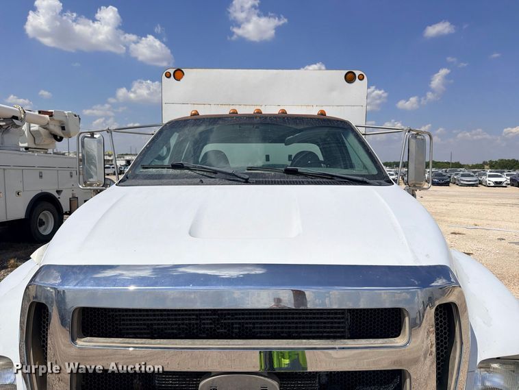 image for item YA4395 2009 Ford F750 Super Duty Ext. Cab chipper truck