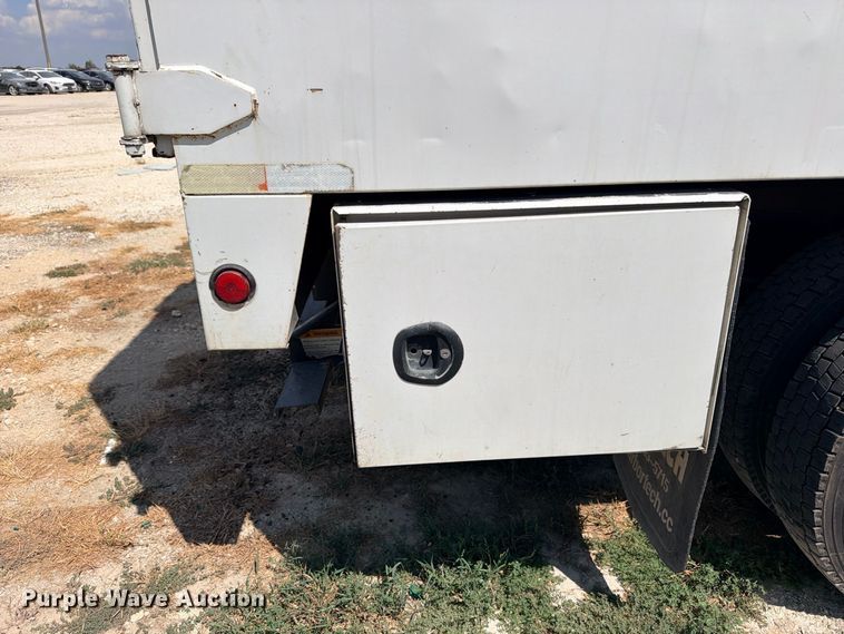 image for item YA4395 2009 Ford F750 Super Duty Ext. Cab chipper truck