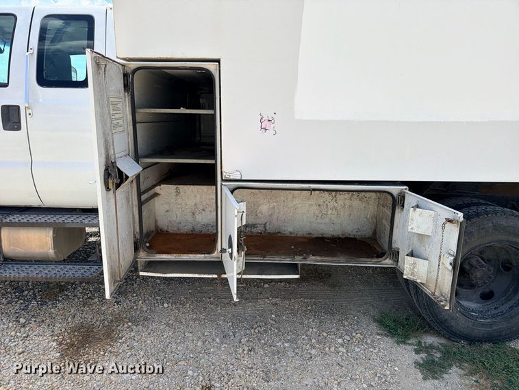 image for item YA4395 2009 Ford F750 Super Duty Ext. Cab chipper truck