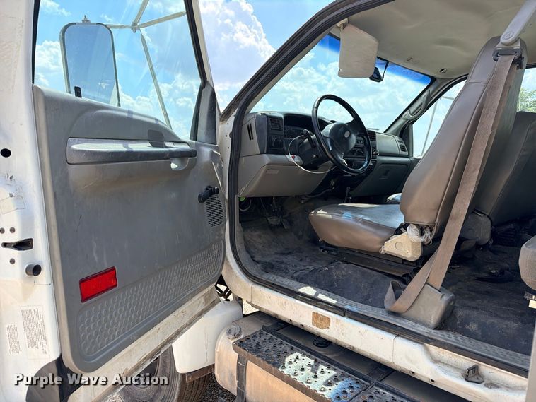 image for item YA4395 2009 Ford F750 Super Duty Ext. Cab chipper truck