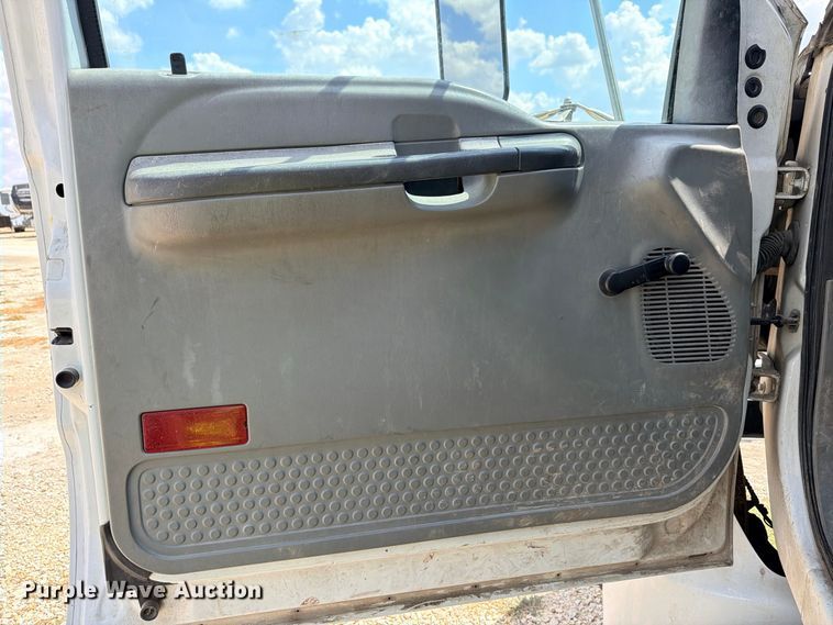 image for item YA4395 2009 Ford F750 Super Duty Ext. Cab chipper truck
