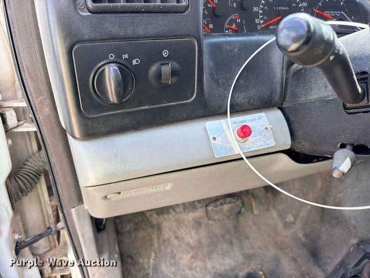 image for item YA4395 2009 Ford F750 Super Duty Ext. Cab chipper truck