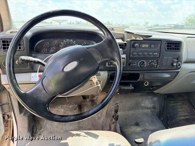 image for item YA4395 2009 Ford F750 Super Duty Ext. Cab chipper truck